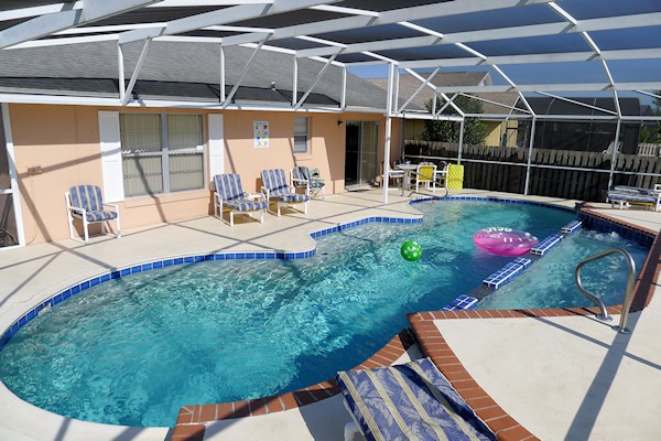 3 Bed Villa sleeps 6. Private Pool with Spa / Hot Tub. 