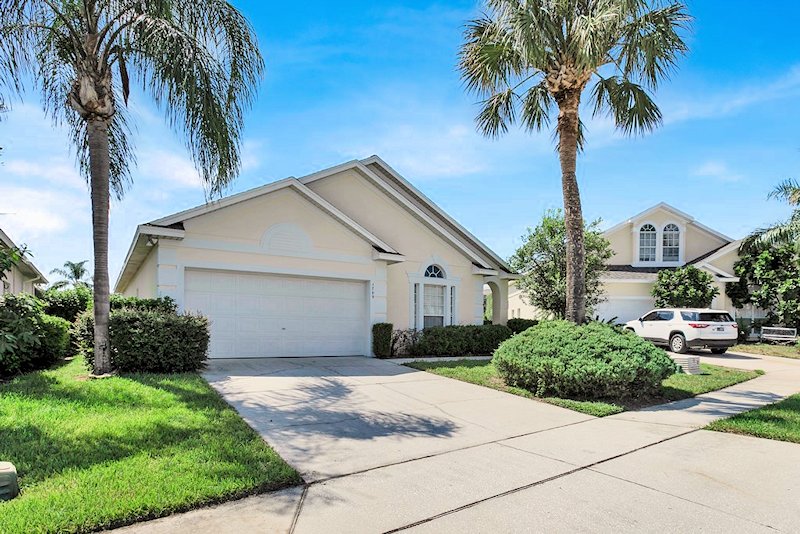 4 Bed Villa sleeps 8. Private Pool. 