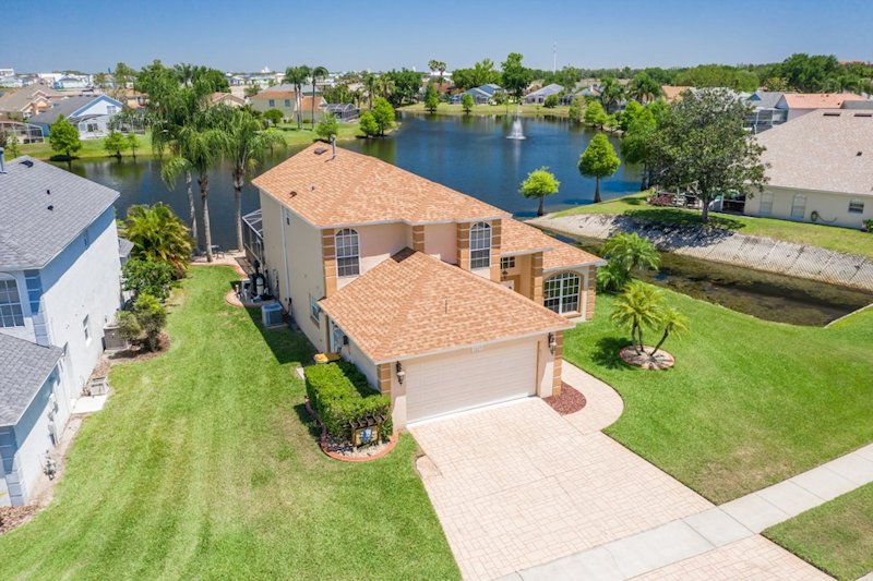 4 Bed Villa sleeps 8. Private Pool with Spa / Hot Tub. Games Room.