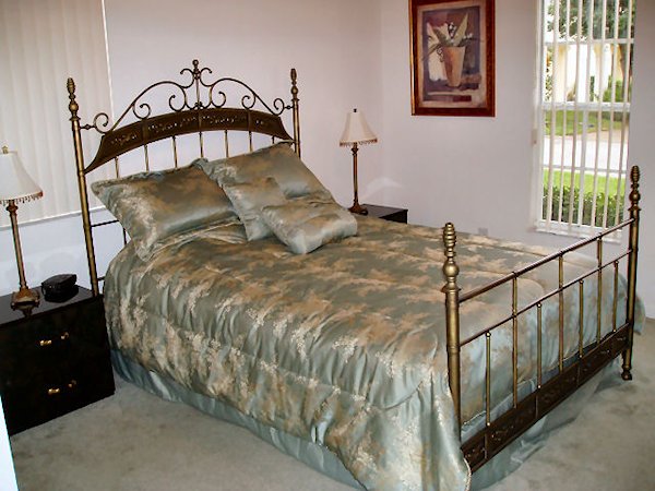 Queen Master Bedroom (1)