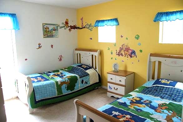 Themed Winnie-the-Pooh Twin bedroom
