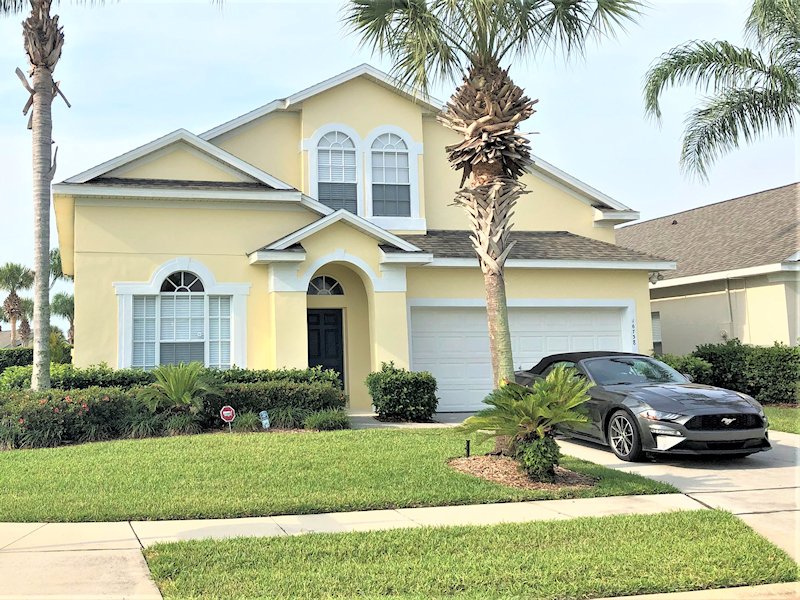 5 Bed Villa sleeps 10. Private Pool with Spa / Hot Tub. Games Room.