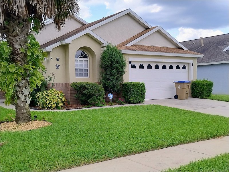 4 Bed Villa sleeps 8. Private Pool. Games Room.